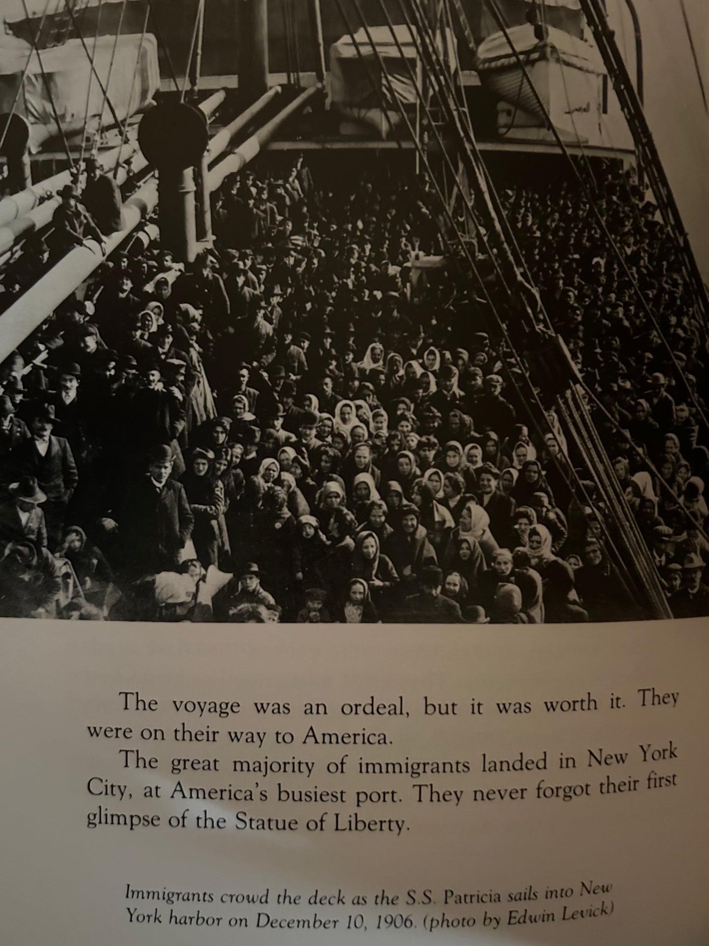 Immigrant kids by Russell Freedman
